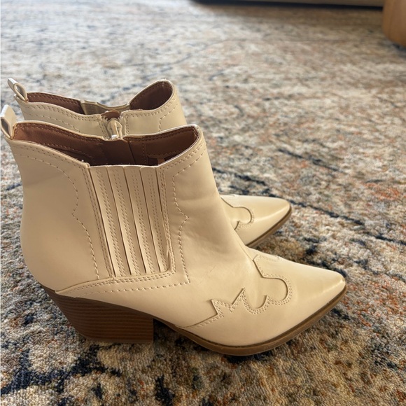 Indigo Rd. Cream Western Ankle Boots – Size 7 - Picture 4 of 7